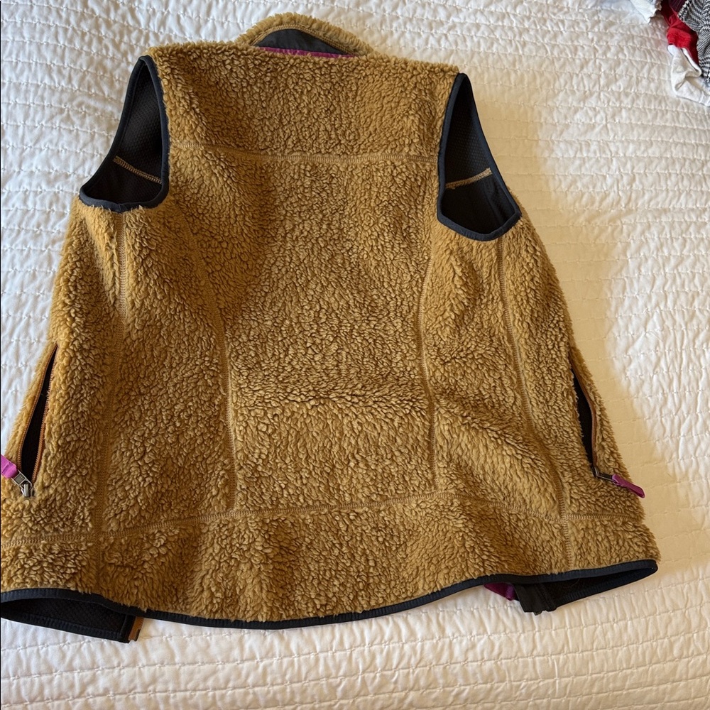 Patagonia Womens Fleece Vest in Tan and Purple - Picture 3 of 3